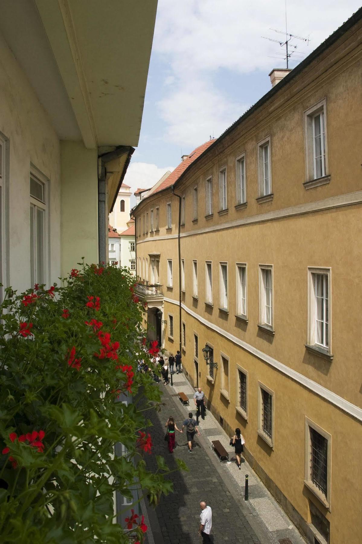 U Stare Pani - At The Old Lady Hotel Prag Exterior foto